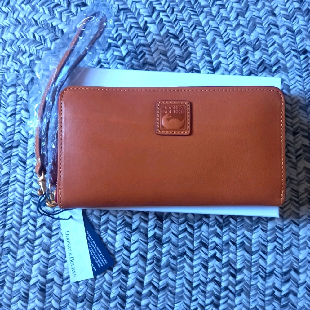 Dooney and Bourke Florentine Large Zip Wallet-NWT
